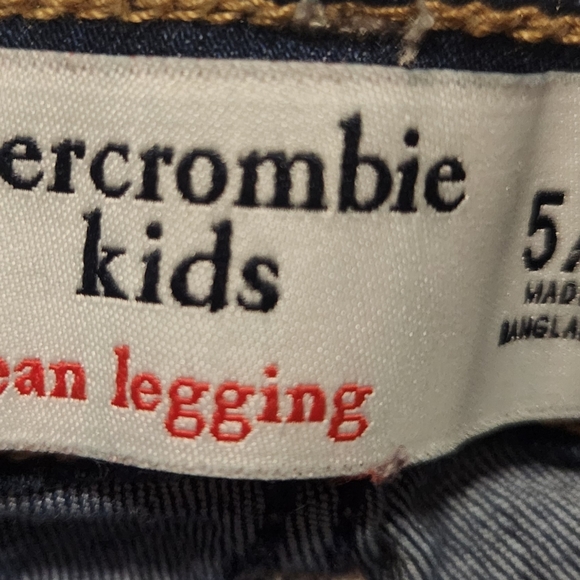 Girls Abercrombie Kids Size 5/6 camouflage shorts and dark blue jeggings - Picture 6 of 8